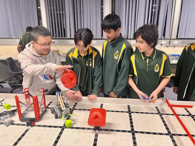 Creator Academy Starts VEX Club at James Ruse Agricultural High School